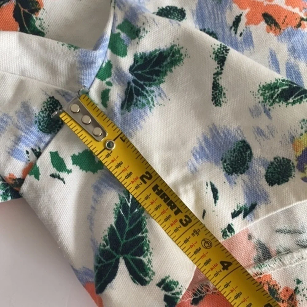 GAP City Shorts White Floral Mid Rise Size 12 EUC